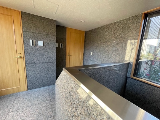 Spacious entrance hall