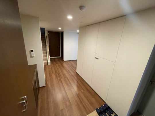 Spacious entrance hall