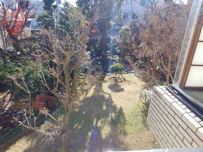 小日向ハウス：2階から見えるお庭で季節を感じる！